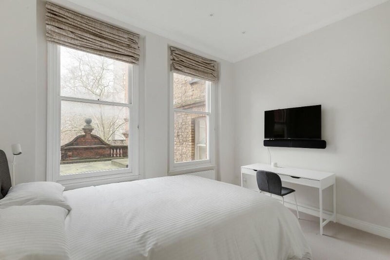 Room Courtfield Road in Greater London