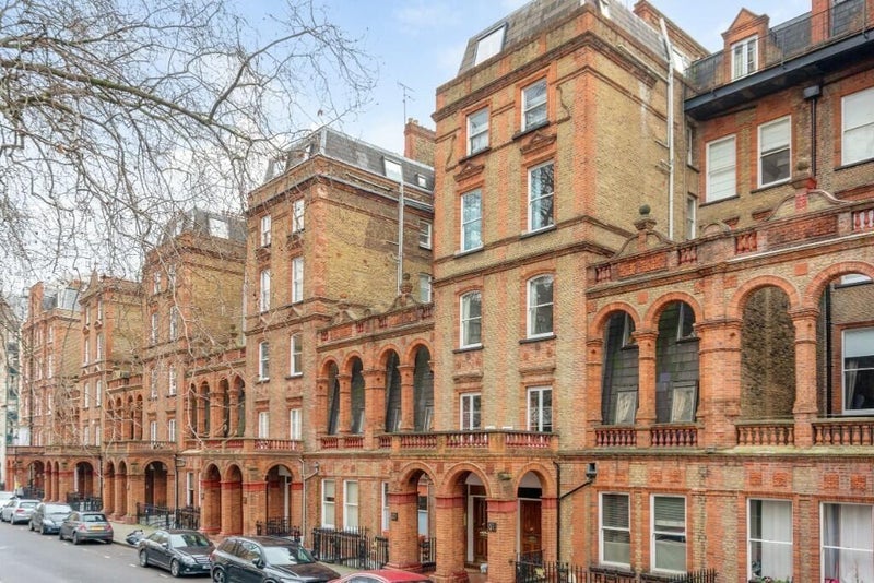 Room Courtfield Road in Greater London