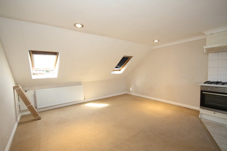 Flat Chobham Road in Woking