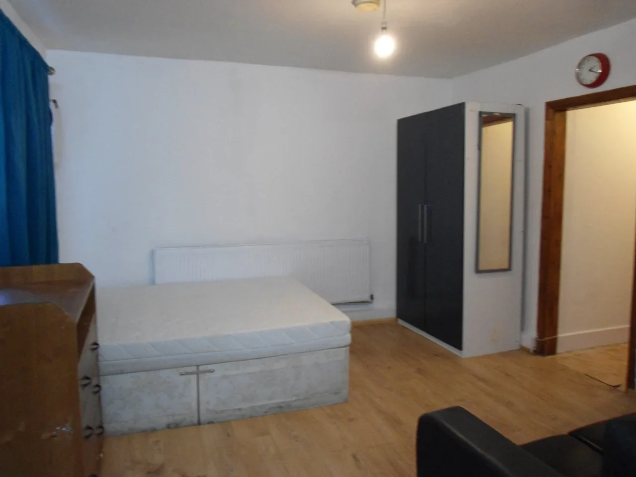 Flat Denbigh Road in Greater London
