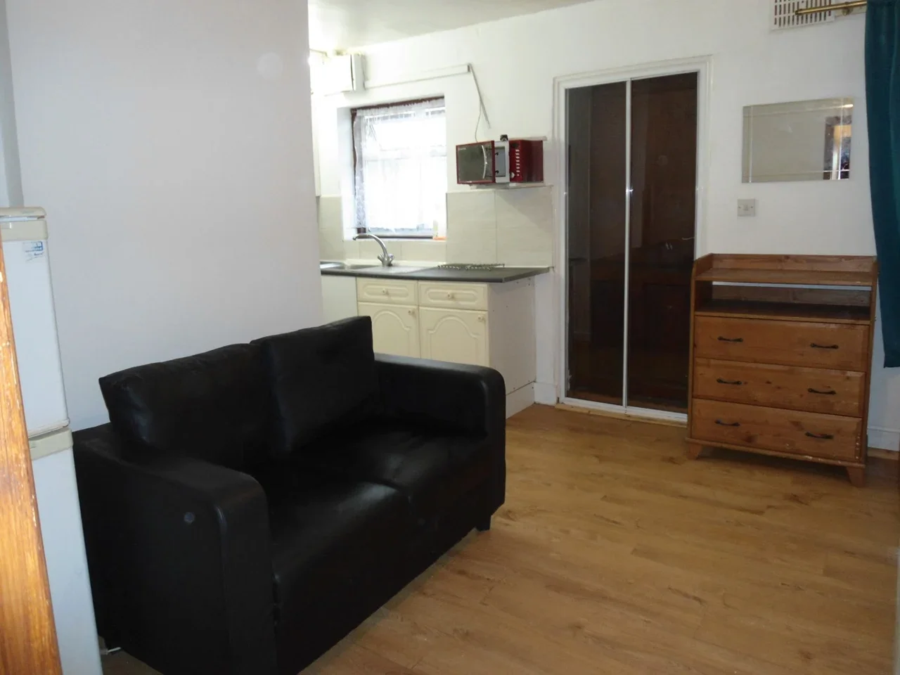 Flat Denbigh Road in Greater London