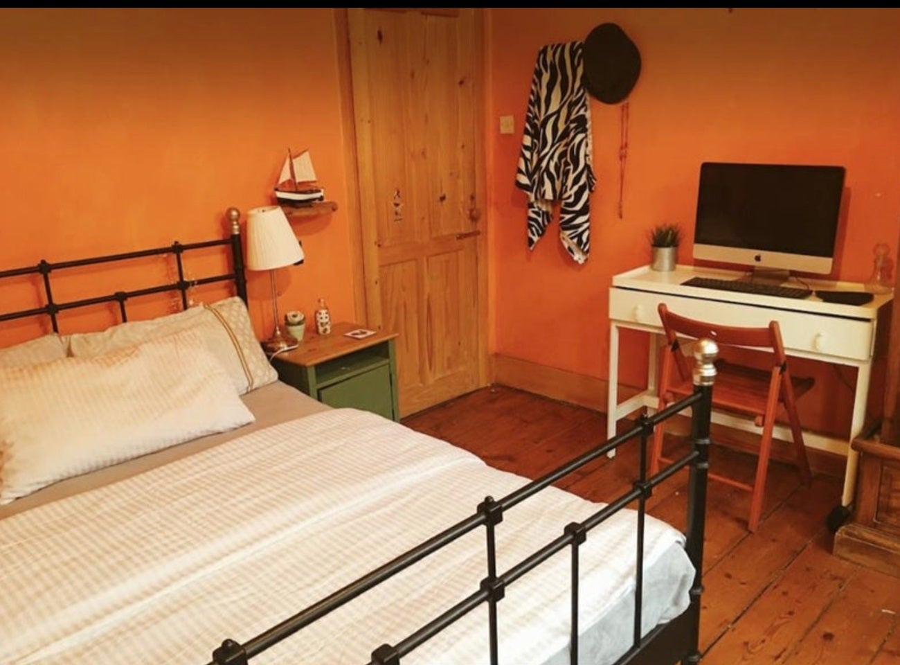 Room Ordnance Road in Greater London
