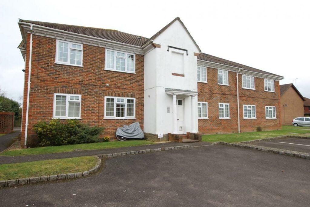 Flat Youngs Drive in Guildford