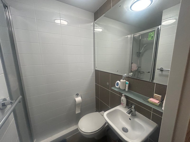 Room Lakeside Way in Greater London