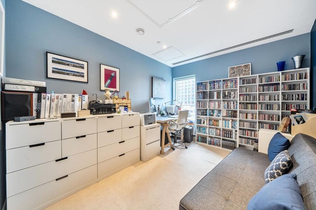 Flat Cherry Orchard Road in Greater London