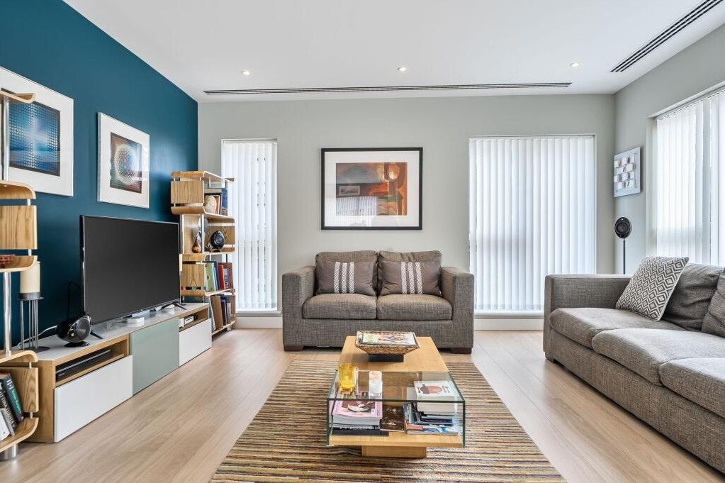 Flat Cherry Orchard Road in Greater London
