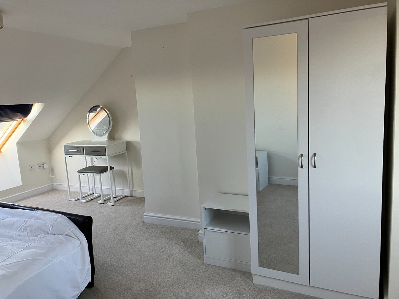 Room Singlewell Road in Gravesham