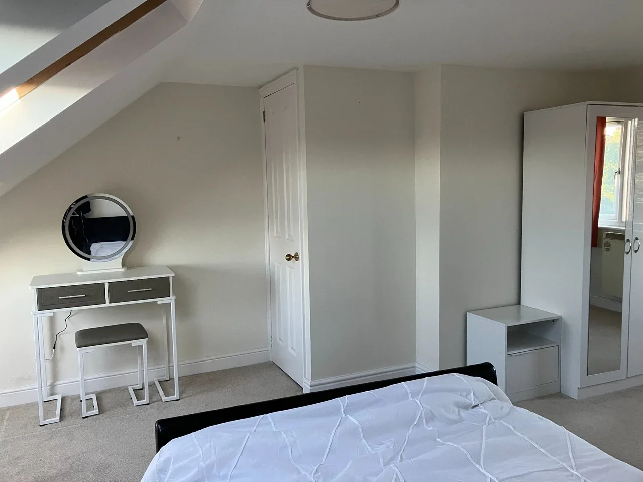 Room Singlewell Road in Gravesham