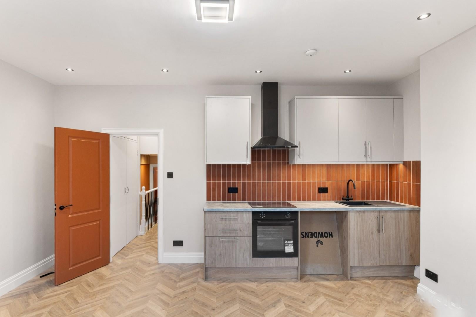 Flat Villiers Road in Greater London