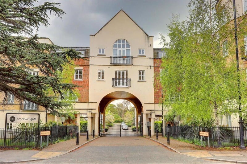 Room Bascombe Street in Greater London