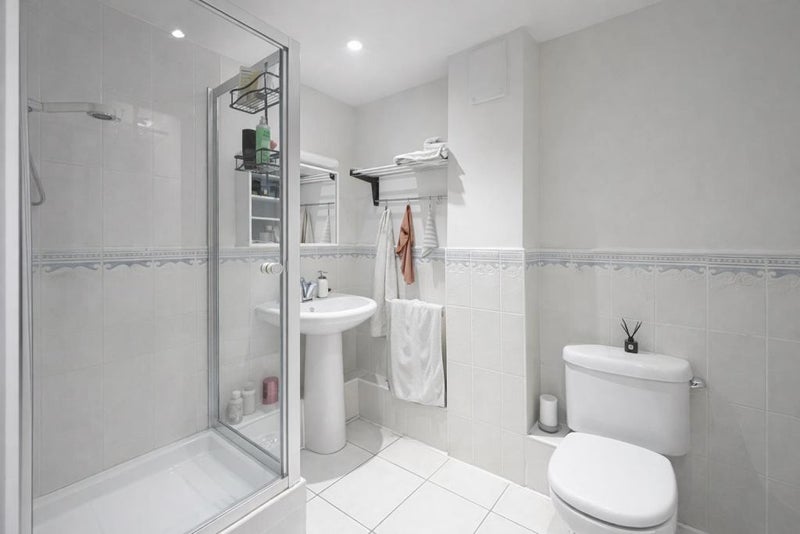 Room Bascombe Street in Greater London