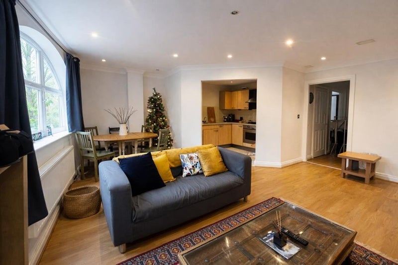 Room Bascombe Street in Greater London