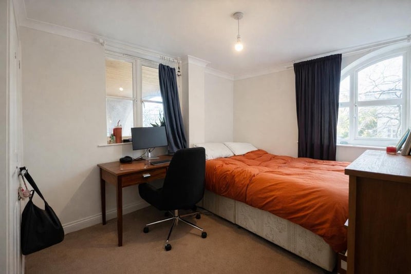 Room Bascombe Street in Greater London