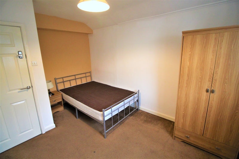 Room Oakfield Road in Liverpool
