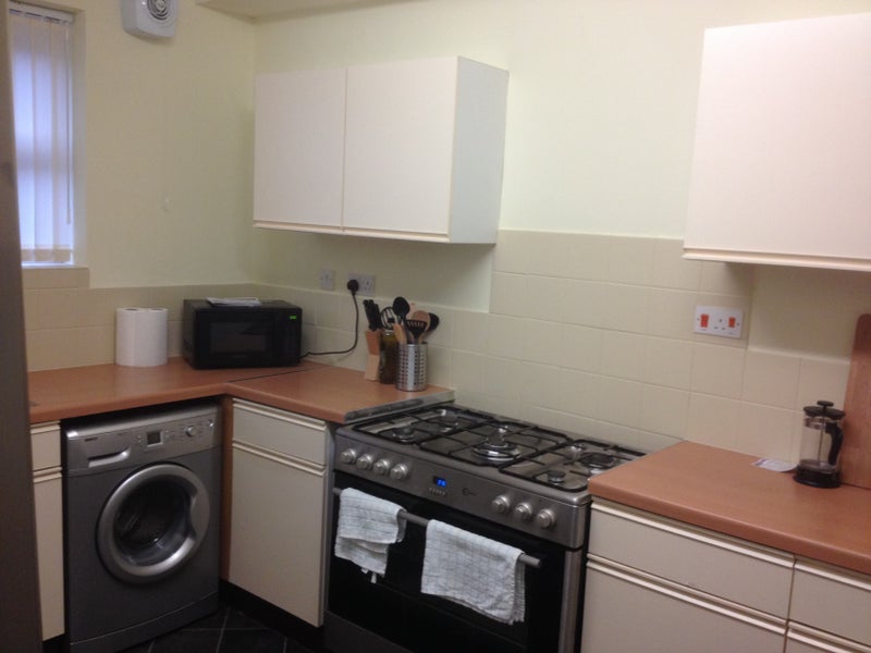 Room Oakfield Road in Liverpool