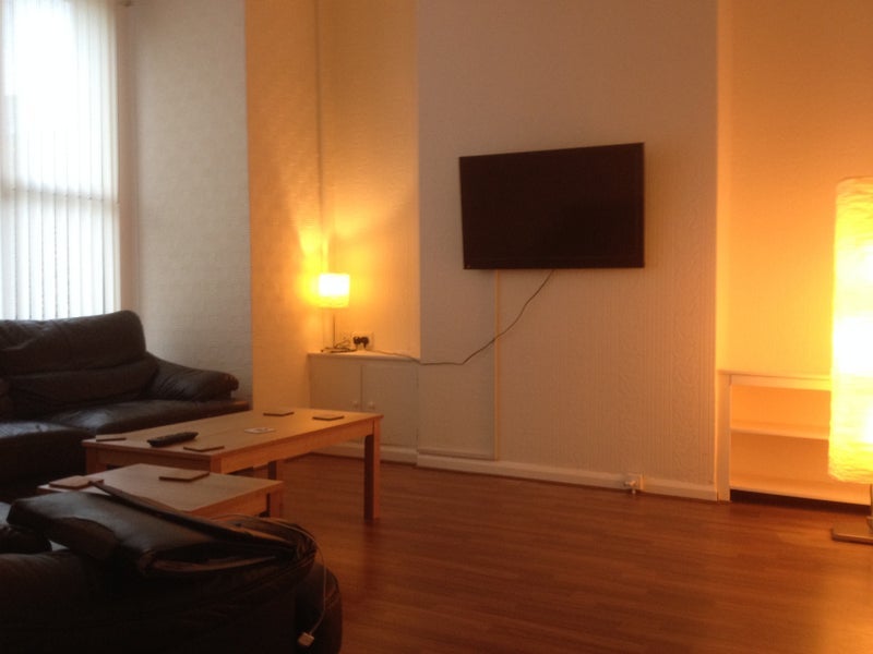 Room Oakfield Road in Liverpool