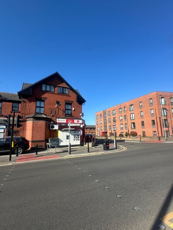Room Tootal Road in Salford