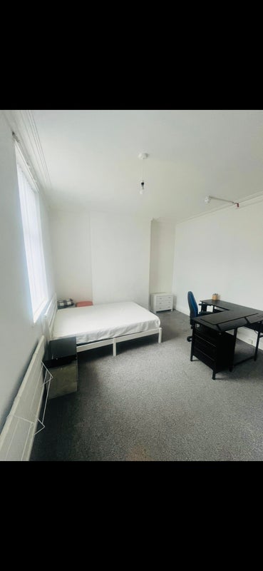 Room Tootal Road in Salford