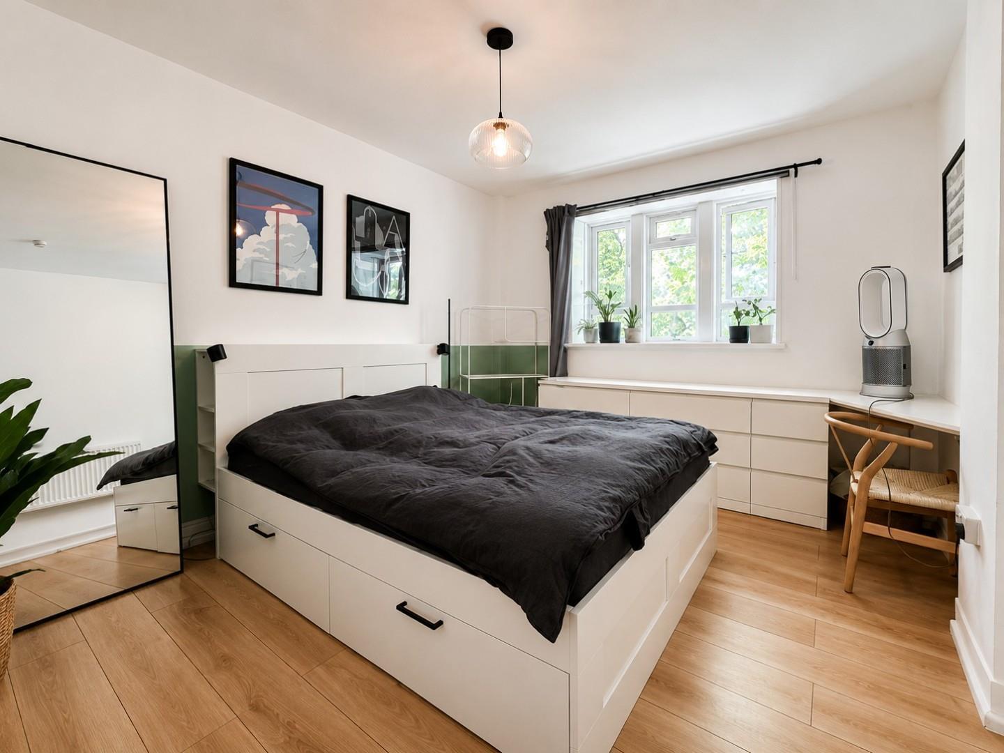 Flat Nunhead Lane in Greater London