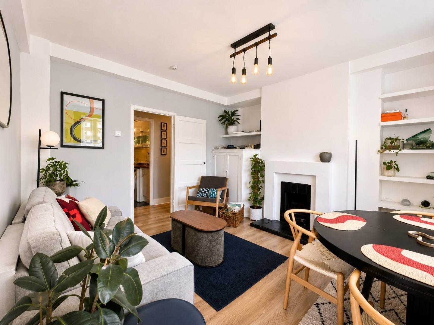 Flat Nunhead Lane in Greater London