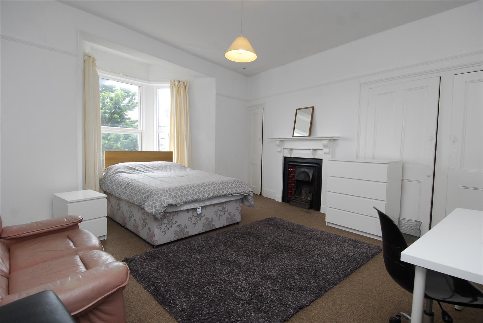 Room Lisson Grove in Plymouth