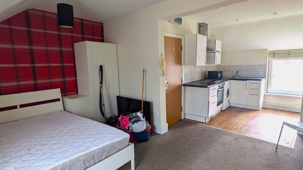 Flat Burt Street in Cardiff