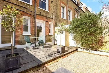 Flat Manville Road in Greater London
