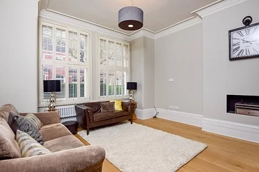 Flat Manville Road in Greater London