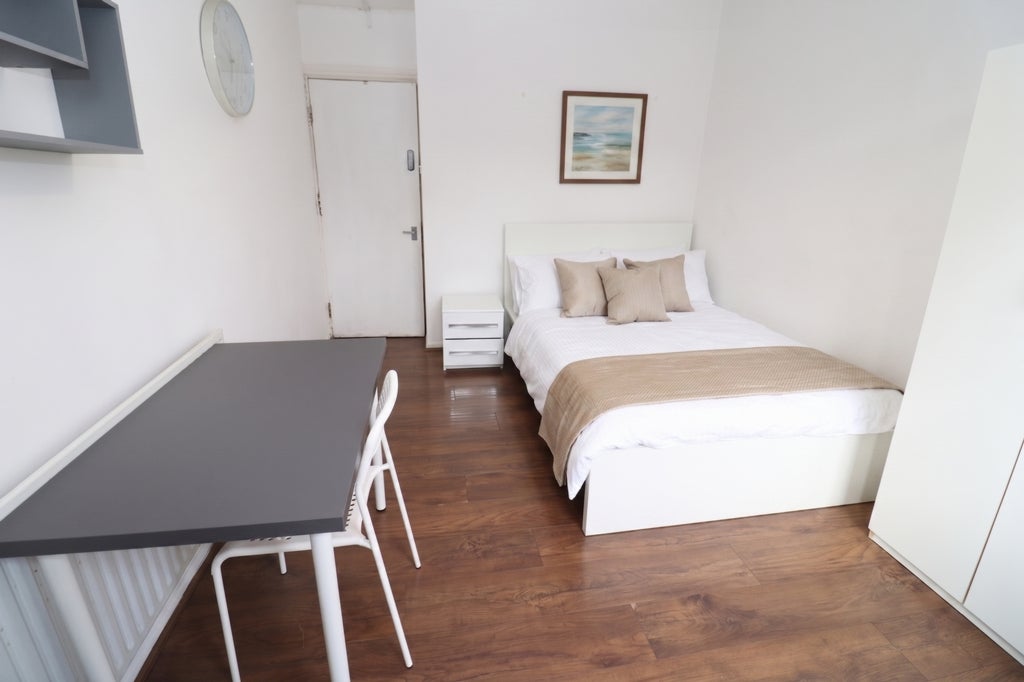 Room Globe Road in Greater London