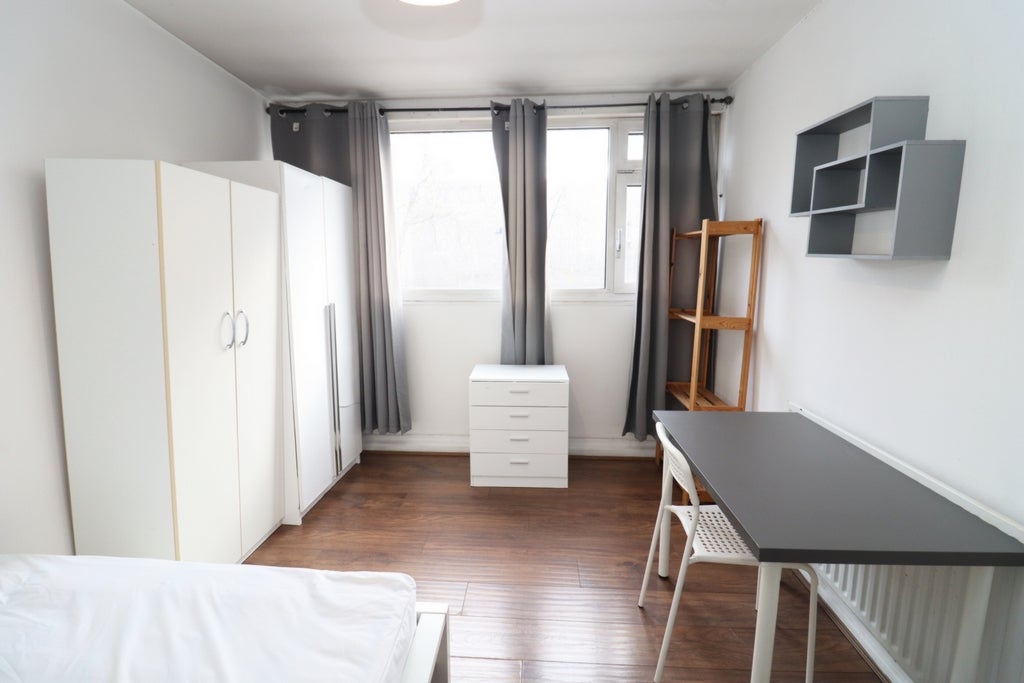 Room Globe Road in Greater London