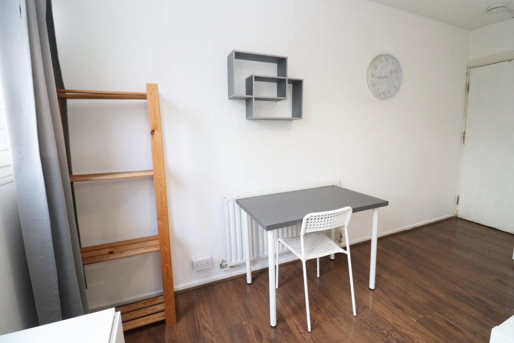 Room Globe Road in Greater London