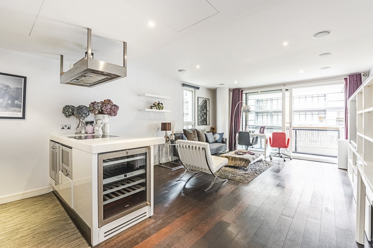 Flat Gatliff Road in City of Westminster