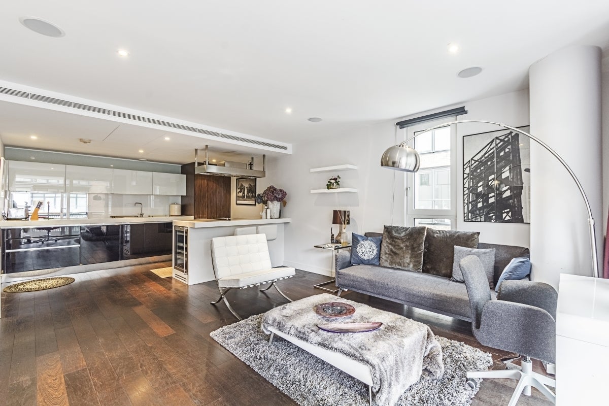 Flat Gatliff Road in City of Westminster