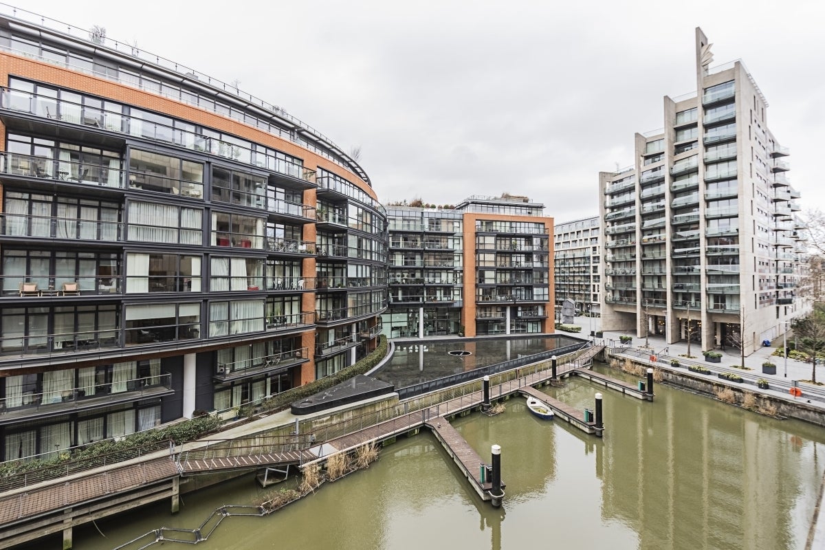 Flat Gatliff Road in City of Westminster