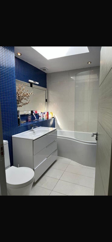 Room Hawtrey Road in Greater London