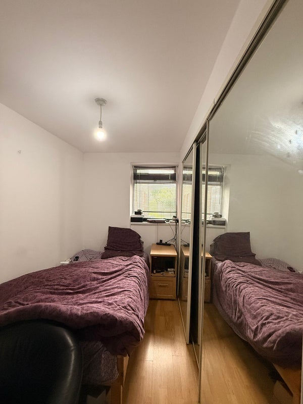 Room Newport Road in Cardiff