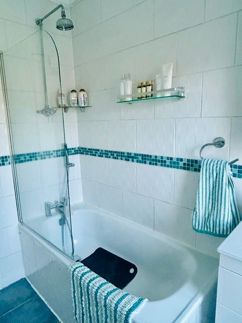 Room Meadow Road in Greater London