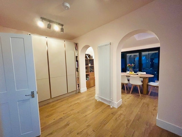 Room Meadow Road in Greater London