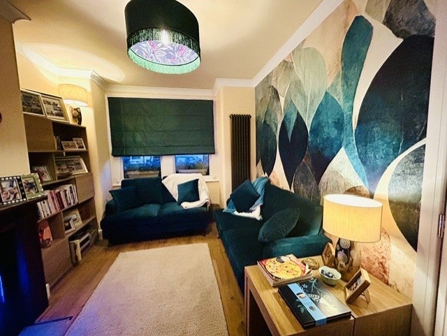Room Meadow Road in Greater London