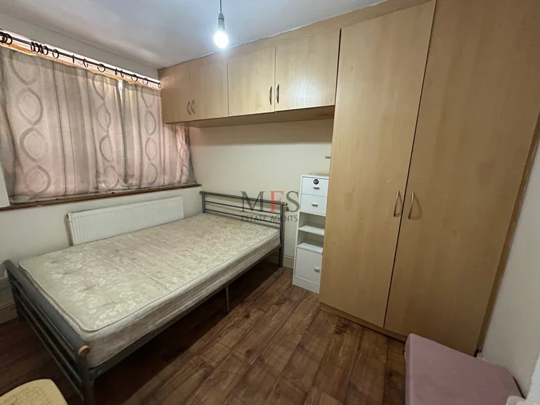 House Priory Way in Greater London
