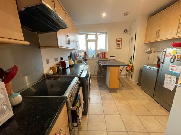 Flat Cambria Road in London