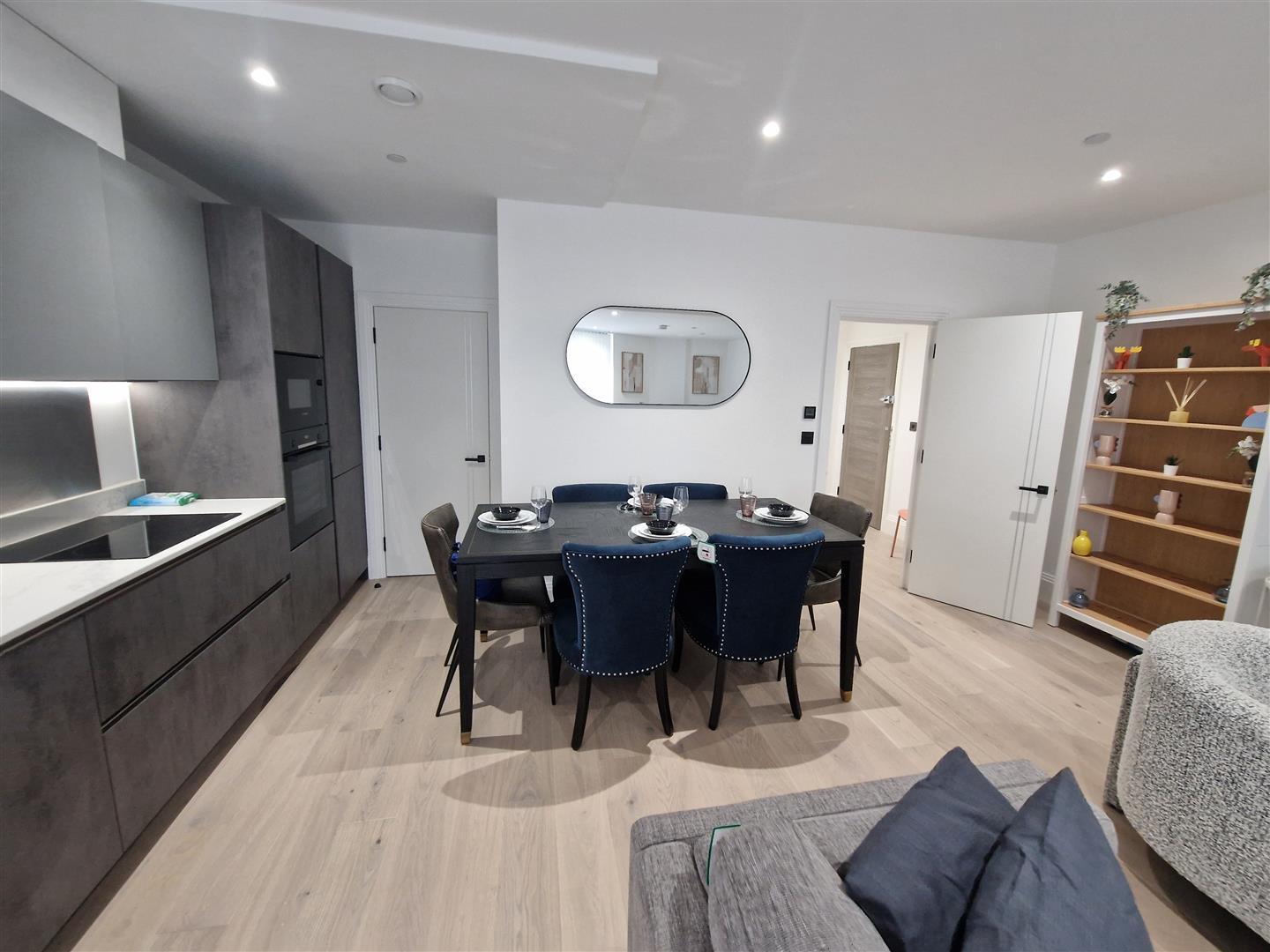 Flat Rotherhithe Street in Greater London