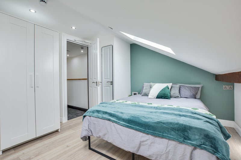 Room Haydn Avenue in Manchester