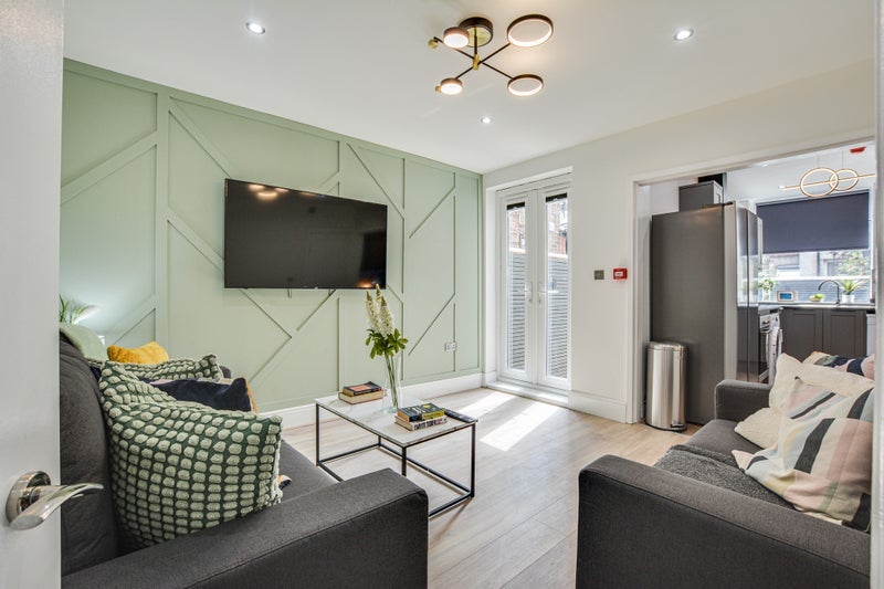 Room Haydn Avenue in Manchester