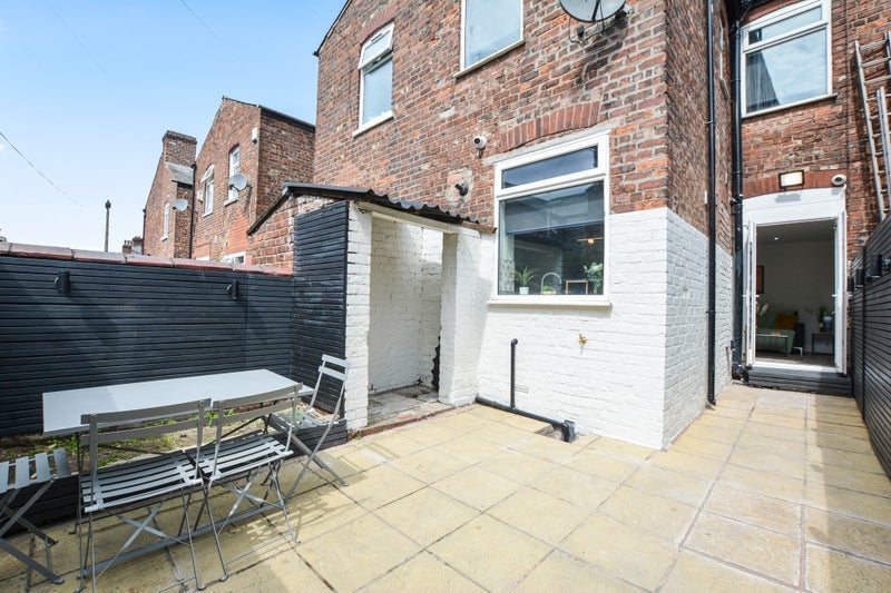 Room Haydn Avenue in Manchester