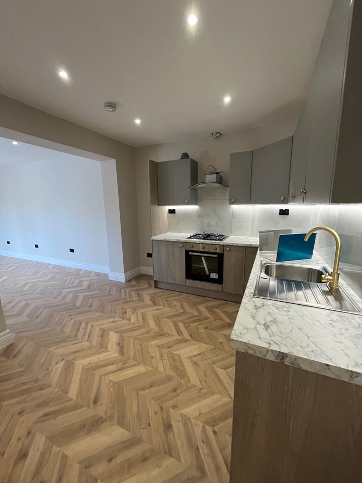 Flat Fenton Road in Greater London