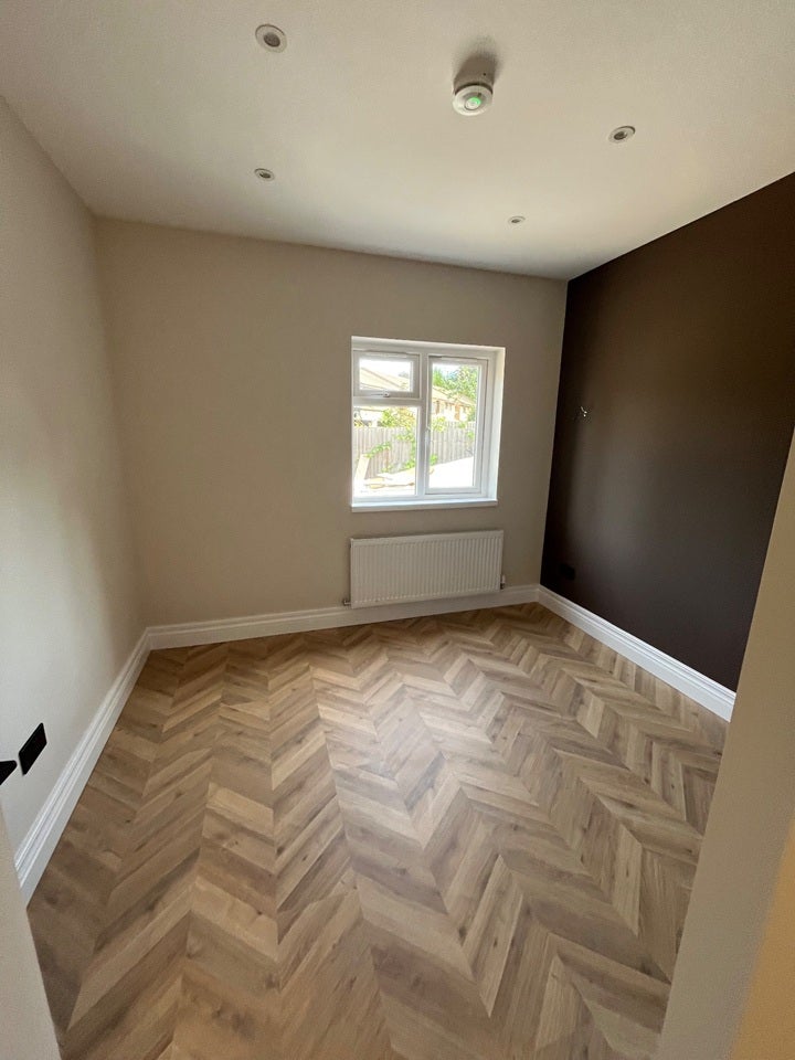 Flat Fenton Road in Greater London