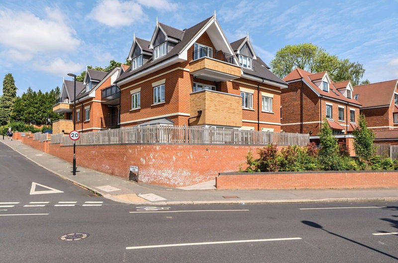 Flat Foxley Lane in Greater London