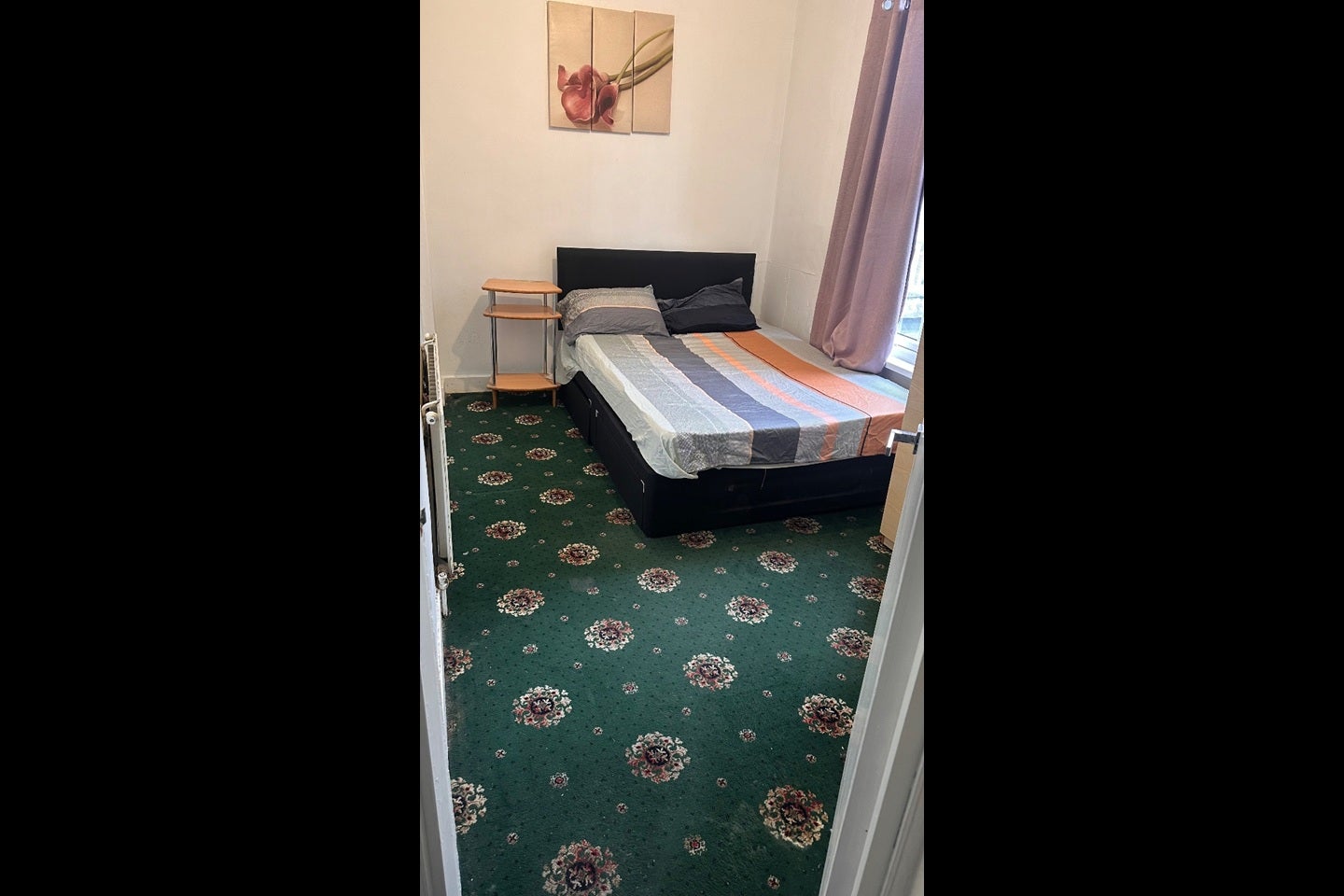 Room Park Avenue in Greater London