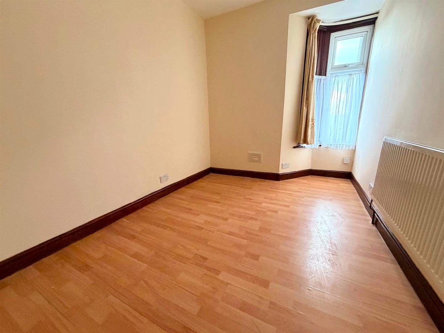 Flat Cameron Road in Greater London
